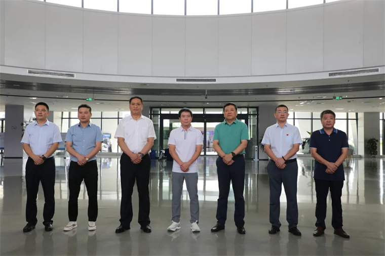 JN江南体育官方网站体育陪同舒华体育来滨考察体育产业发展情况