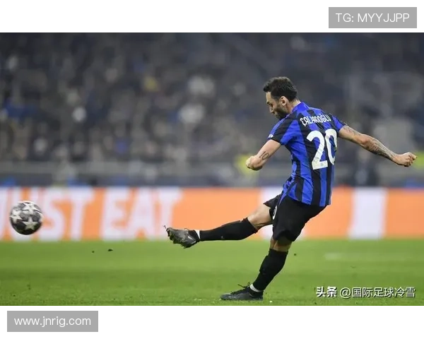 土耳其恰尔汗奥卢中场