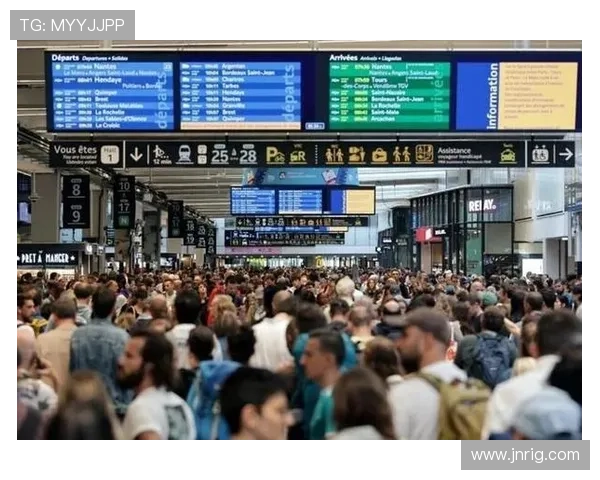 巴黎中场高强度压力下表现波动，当前阶段稳定性面临考验